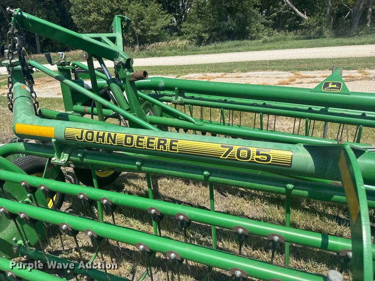 image for item ER2161 John Deere 705 hay rake