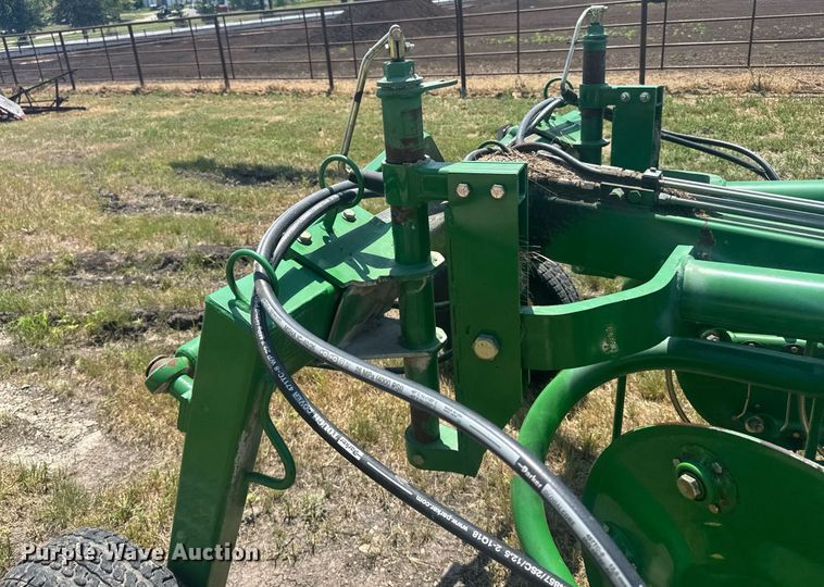 image for item ER2161 John Deere 705 hay rake