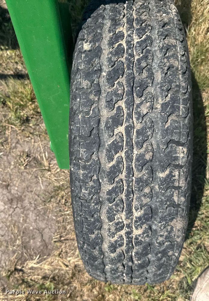 image for item ER2161 John Deere 705 hay rake