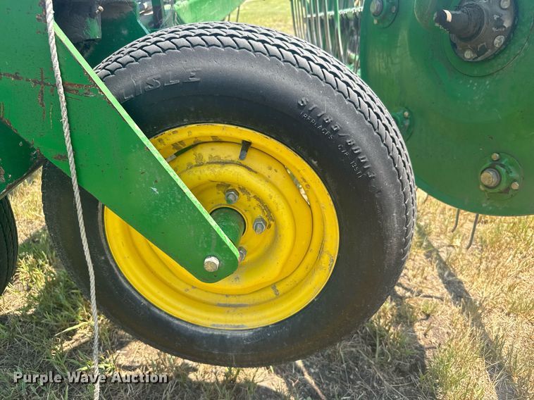 image for item ER2161 John Deere 705 hay rake