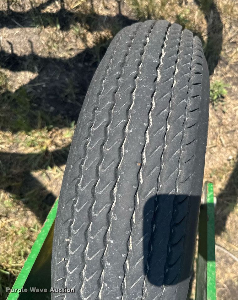 image for item ER2161 John Deere 705 hay rake