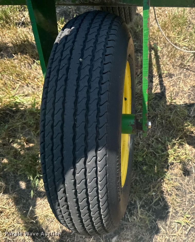 image for item ER2161 John Deere 705 hay rake