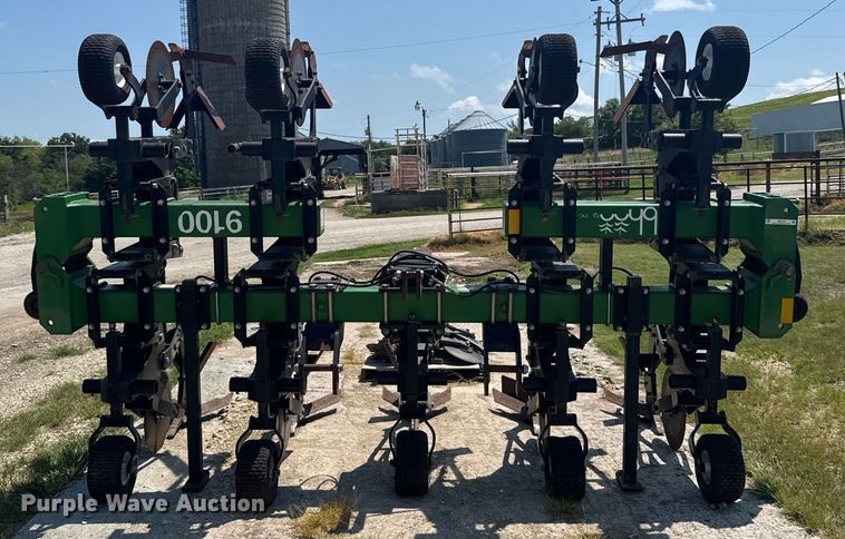 image for item ER2165 B&H Mfg. 9100 row crop cultivator