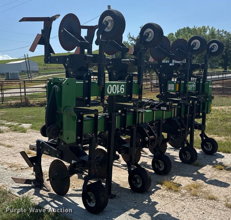 image for item ER2165 B&H Mfg. 9100 row crop cultivator