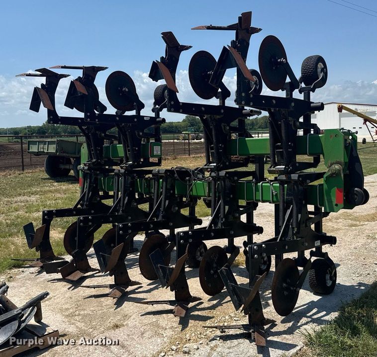 image for item ER2165 B&H Mfg. 9100 row crop cultivator