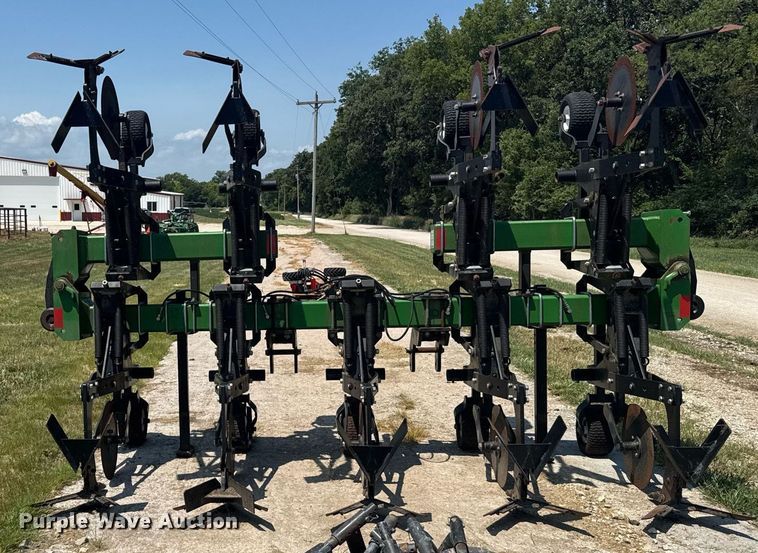 image for item ER2165 B&H Mfg. 9100 row crop cultivator