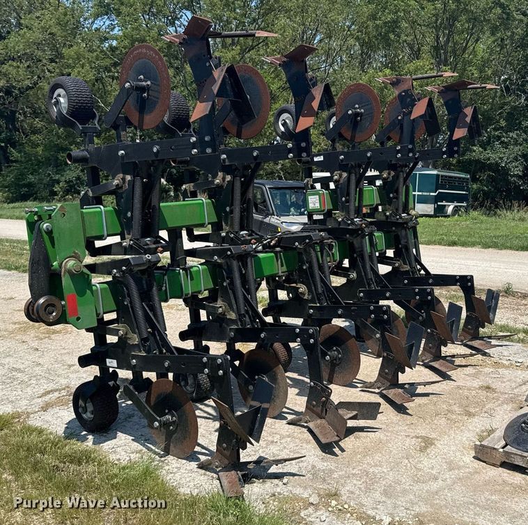 image for item ER2165 B&H Mfg. 9100 row crop cultivator