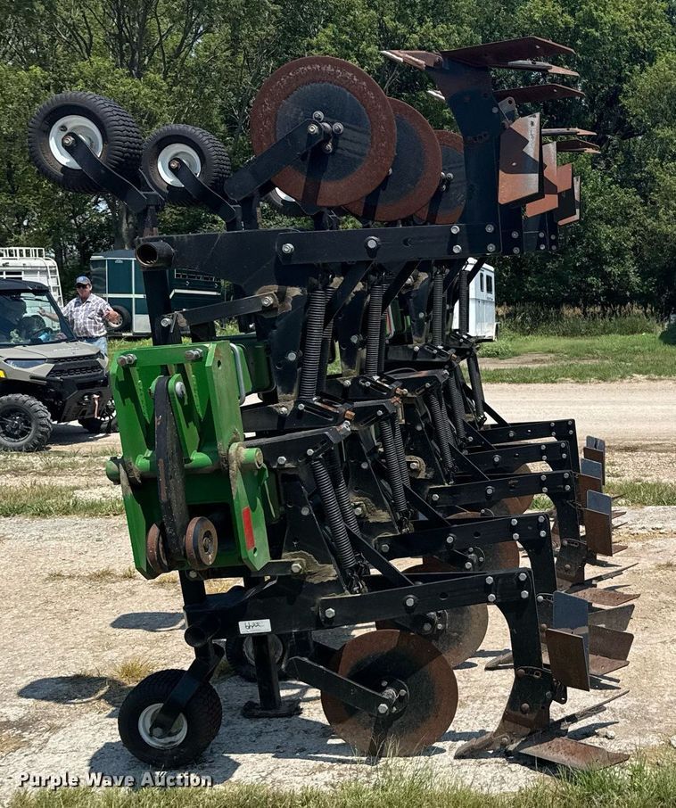 image for item ER2165 B&H Mfg. 9100 row crop cultivator