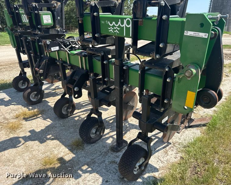 image for item ER2165 B&H Mfg. 9100 row crop cultivator