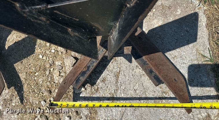 image for item ER2165 B&H Mfg. 9100 row crop cultivator