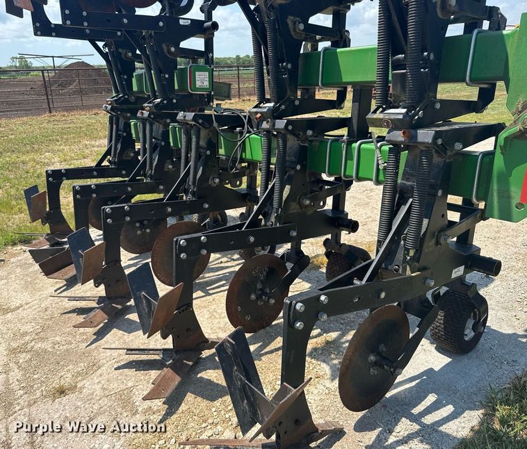 image for item ER2165 B&H Mfg. 9100 row crop cultivator