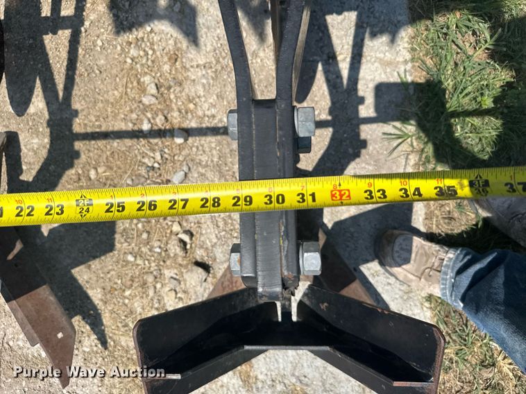 image for item ER2165 B&H Mfg. 9100 row crop cultivator