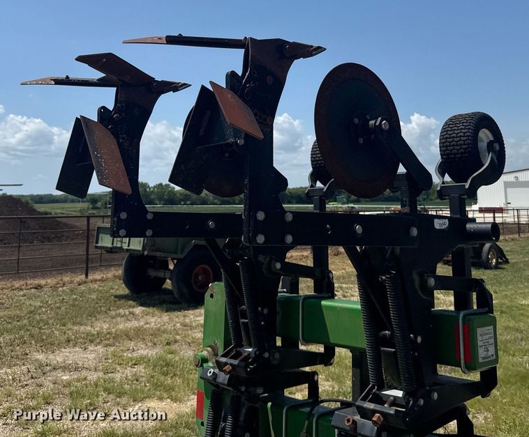 image for item ER2165 B&H Mfg. 9100 row crop cultivator