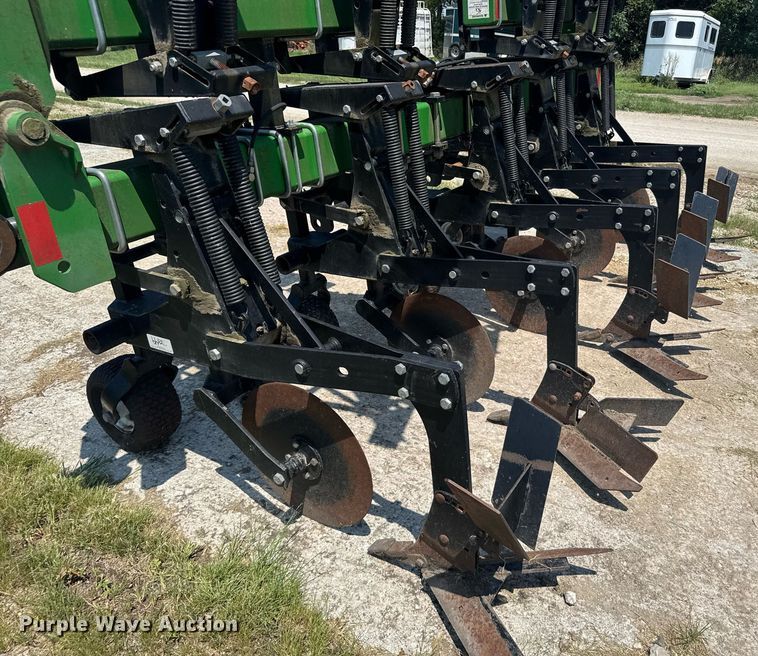 image for item ER2165 B&H Mfg. 9100 row crop cultivator
