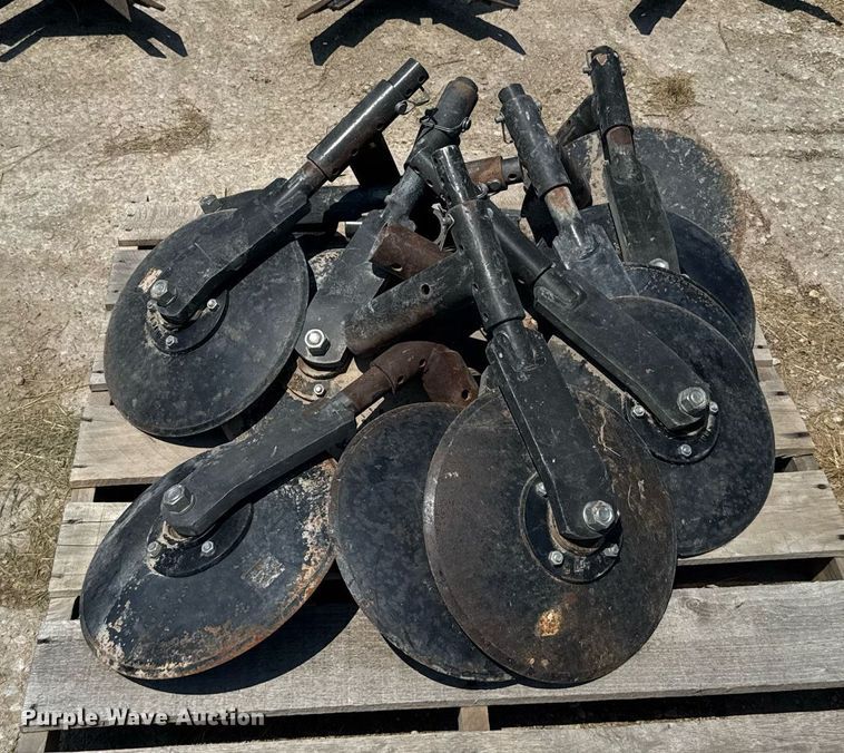 image for item ER2165 B&H Mfg. 9100 row crop cultivator