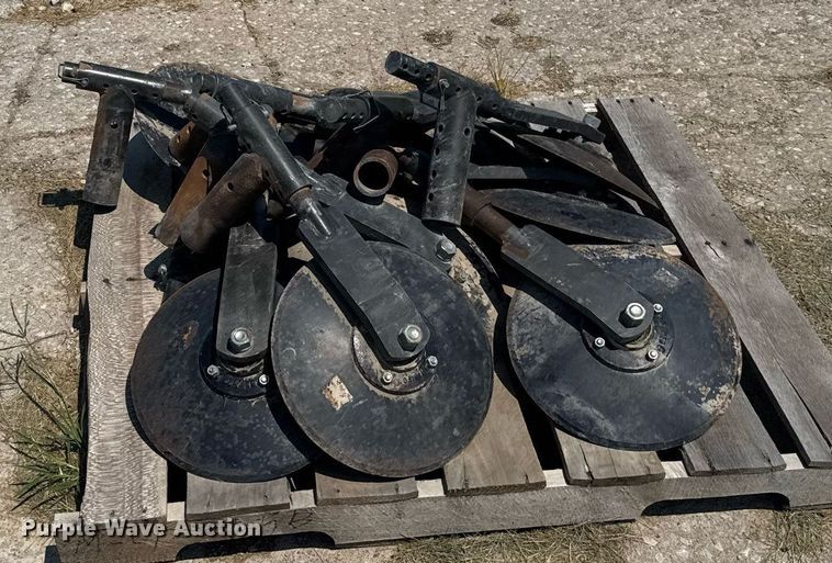 image for item ER2165 B&H Mfg. 9100 row crop cultivator