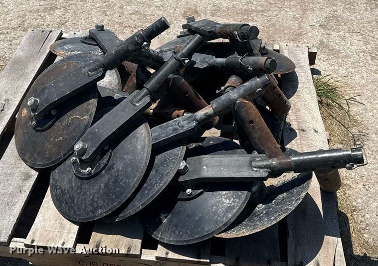 image for item ER2165 B&H Mfg. 9100 row crop cultivator