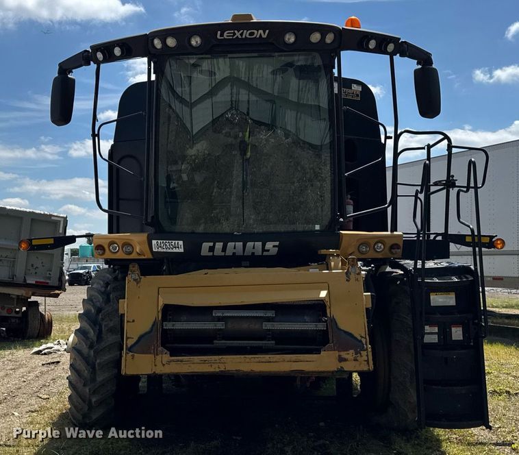 image for item YA0735 2011 Claas 730 Lexion combine