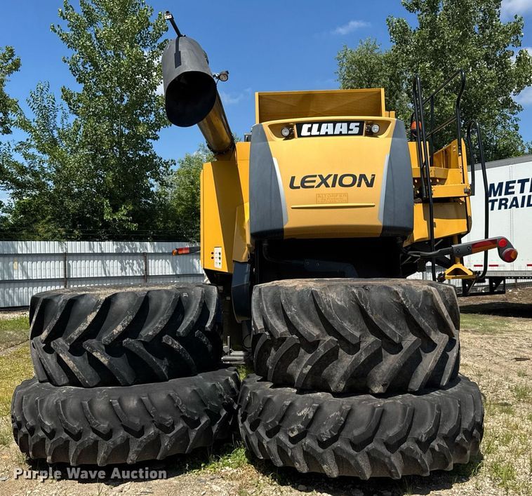 image for item YA0735 2011 Claas 730 Lexion combine