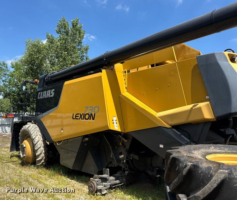 image for item YA0735 2011 Claas 730 Lexion combine