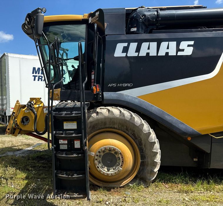 image for item YA0735 2011 Claas 730 Lexion combine