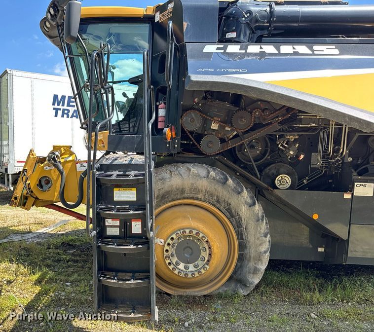 image for item YA0735 2011 Claas 730 Lexion combine