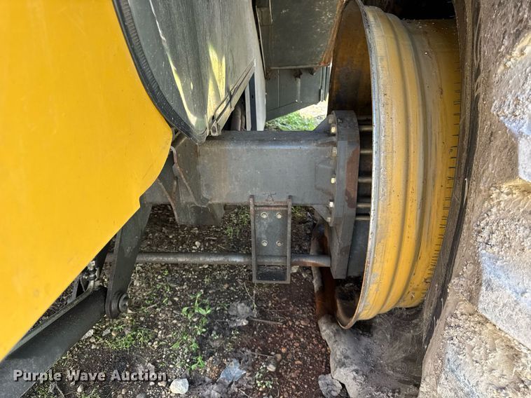 image for item YA0735 2011 Claas 730 Lexion combine