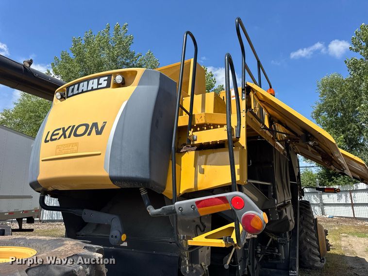 image for item YA0735 2011 Claas 730 Lexion combine