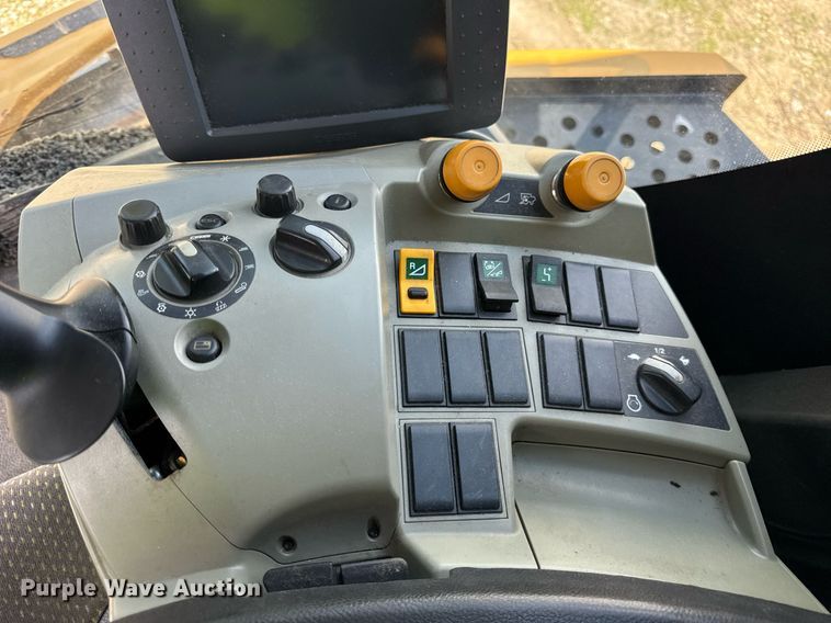 image for item YA0735 2011 Claas 730 Lexion combine