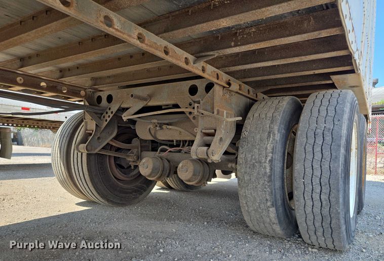 image for item DF8600 2002 Monon dry van trailer