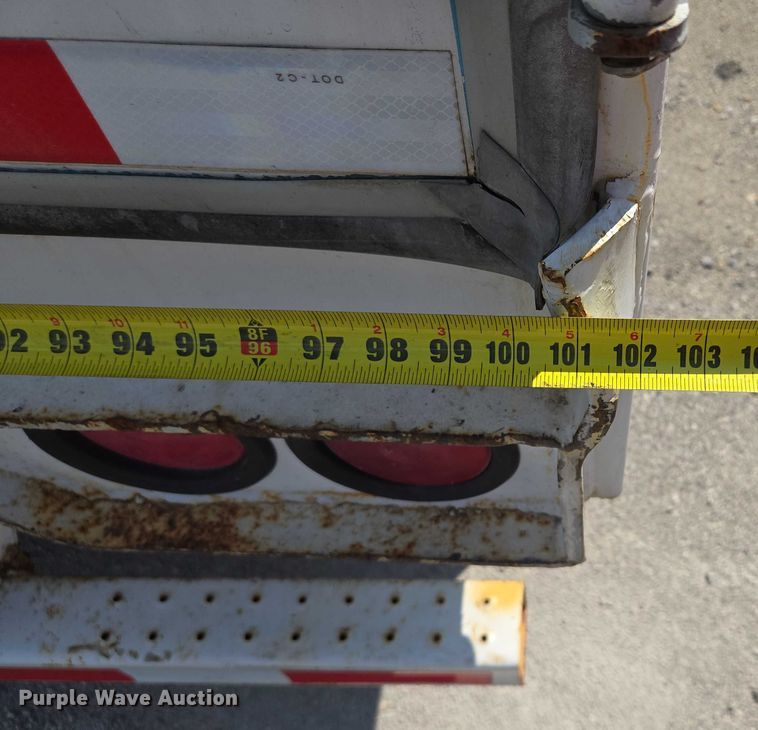 image for item DF8600 2002 Monon dry van trailer