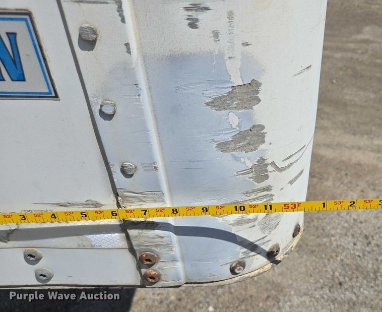 image for item DF8600 2002 Monon dry van trailer