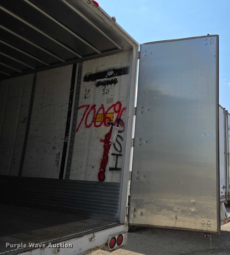 image for item DF8600 2002 Monon dry van trailer