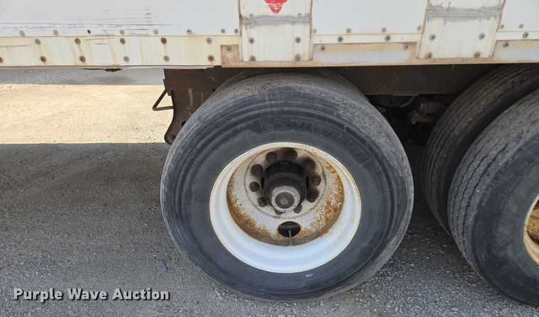 image for item DF8600 2002 Monon dry van trailer