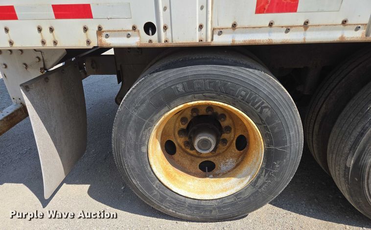 image for item DF8600 2002 Monon dry van trailer