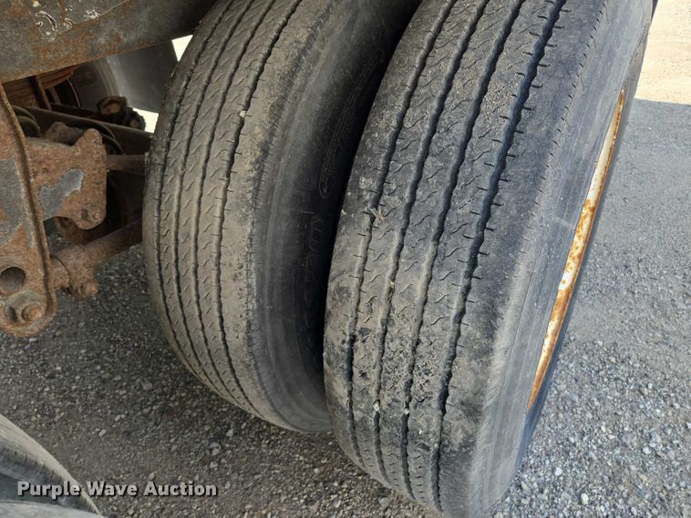 image for item DF8601 2002 Wabash Dry van trailer