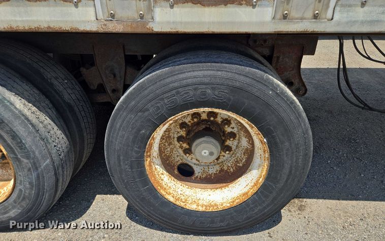 image for item DF8601 2002 Wabash Dry van trailer