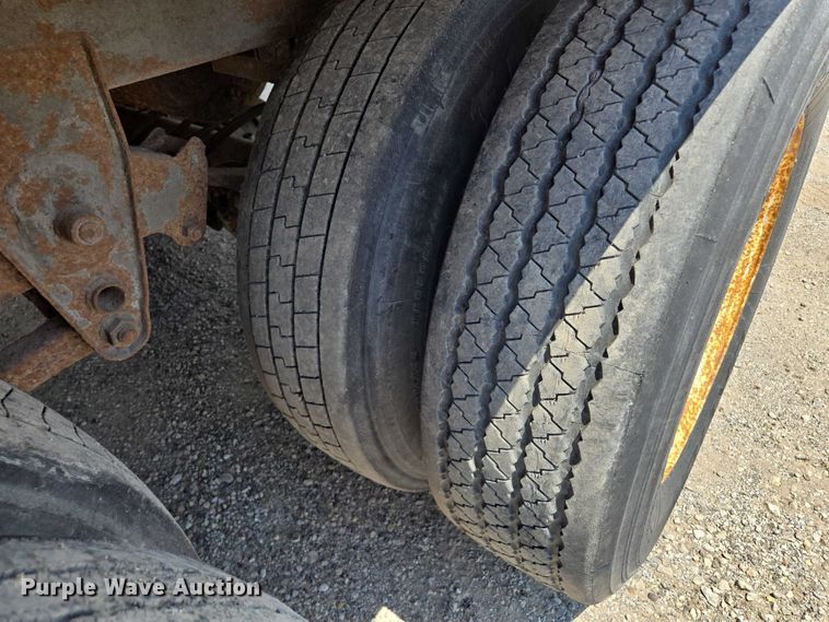 image for item DF8601 2002 Wabash Dry van trailer