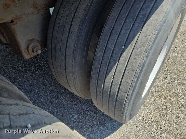 image for item DF8603 1998 Wabash dry van trailer