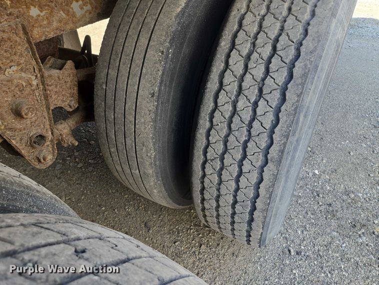 image for item DF8604 1996 Pines dry van trailer