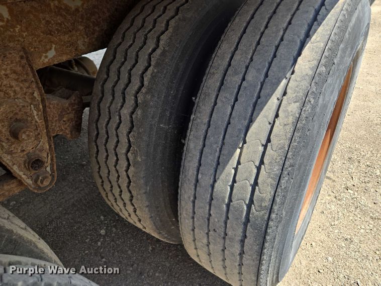 image for item DF8604 1996 Pines dry van trailer