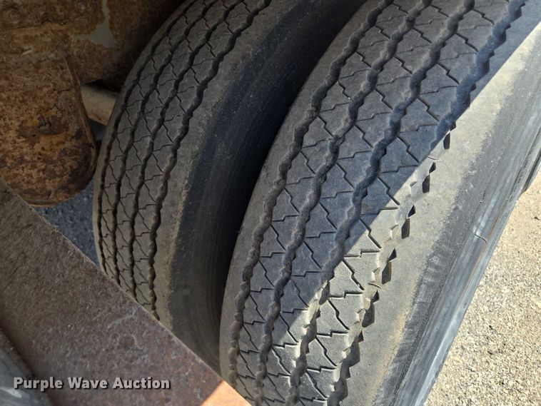 image for item DF8604 1996 Pines dry van trailer