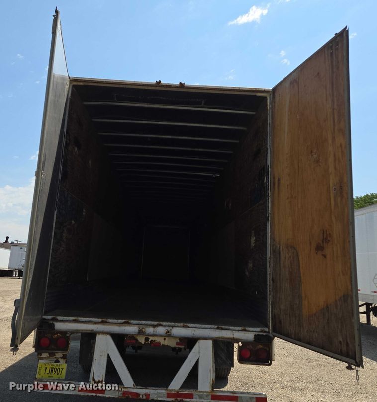 image for item DF8607 1998 Monon dry van trailer