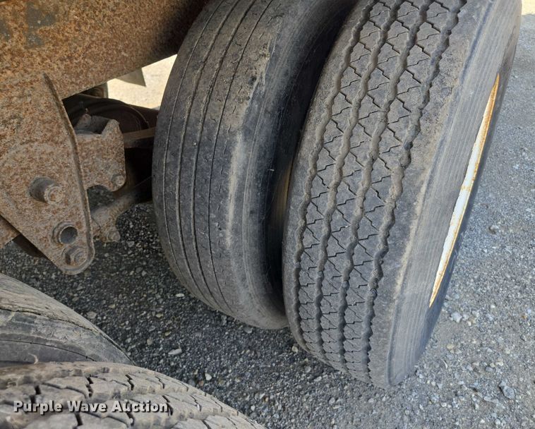 image for item DF8607 1998 Monon dry van trailer