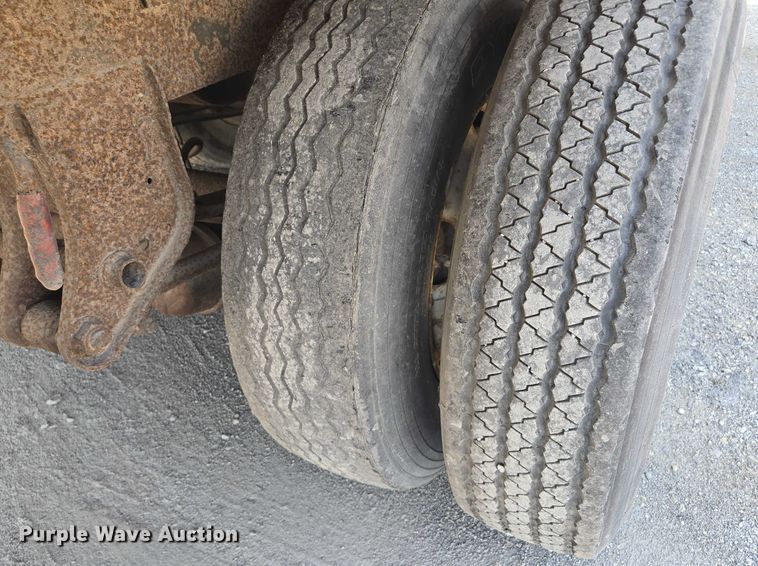 image for item DF8607 1998 Monon dry van trailer