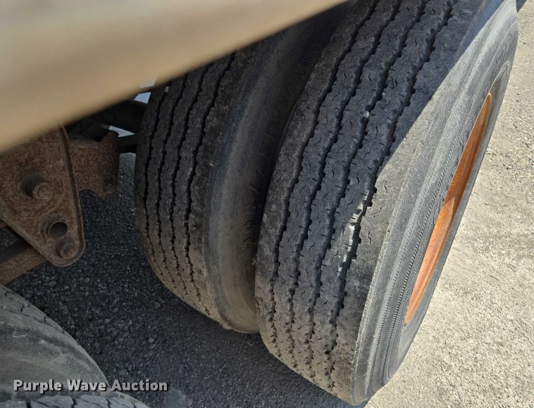 image for item DF8607 1998 Monon dry van trailer