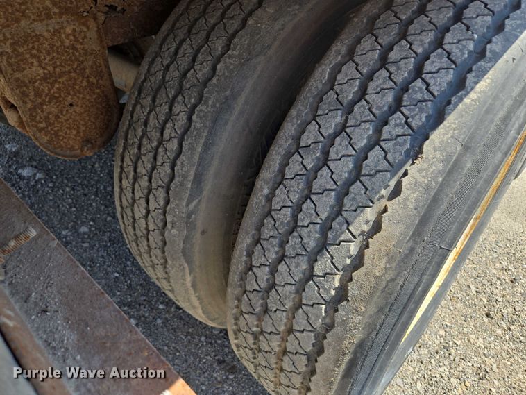 image for item DF8607 1998 Monon dry van trailer