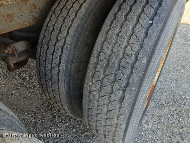 image for item DF8608 1997 Wabash dry van trailer