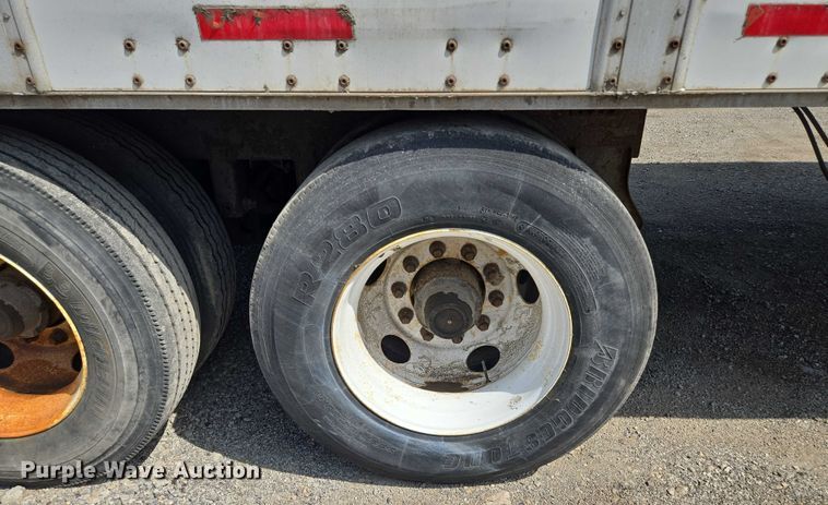 image for item DF8608 1997 Wabash dry van trailer