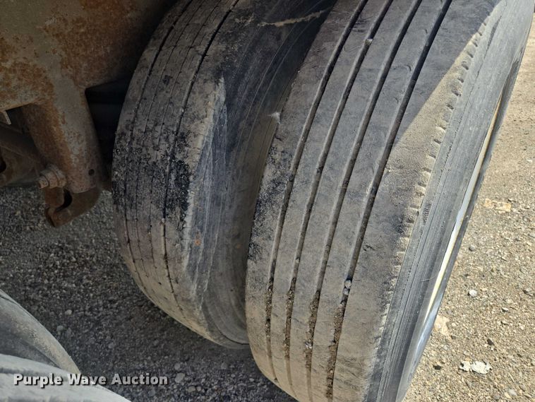 image for item DF8608 1997 Wabash dry van trailer